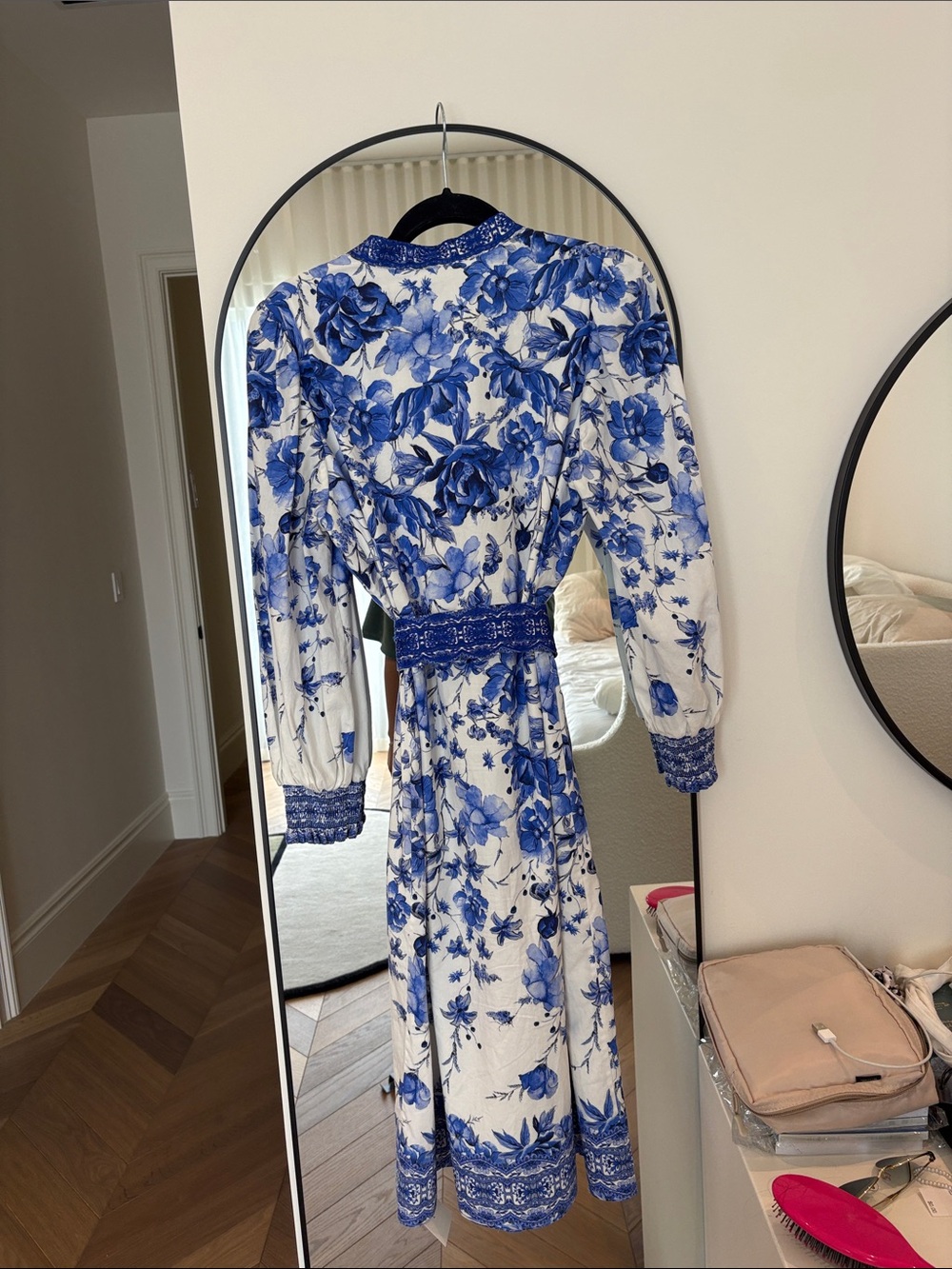 ALICE AND OLIVIA Shanley Button-Front Midi Dress with Waist Ties - Picture 3 of 5